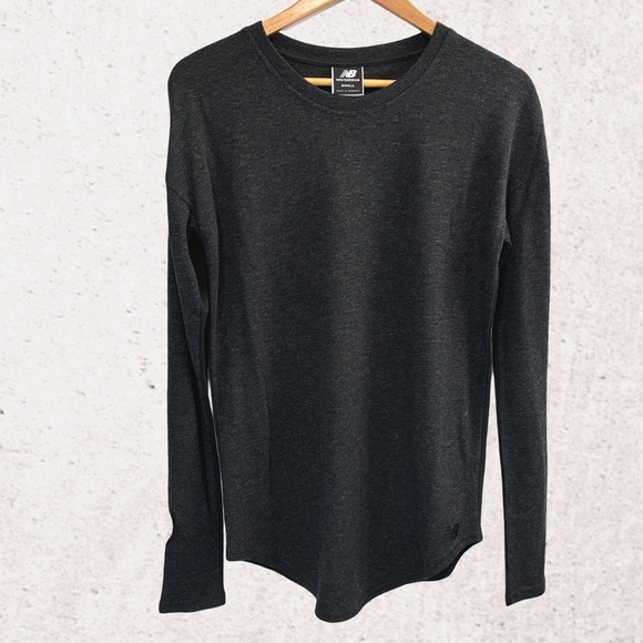 New Balance Black Long Sleeve Tee - Picture 1 of 4